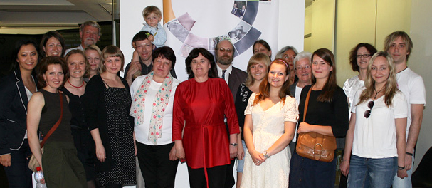 Das Team von Mnemosina e.V. bei der Wanderausstellung zum 25. Jahrestag der Tschernobylkatastrophe, Köln 2011